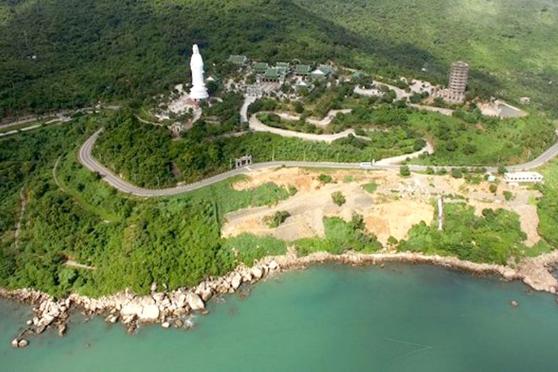 Son Tra Peninsula attracts tourists by its spiritual beauty